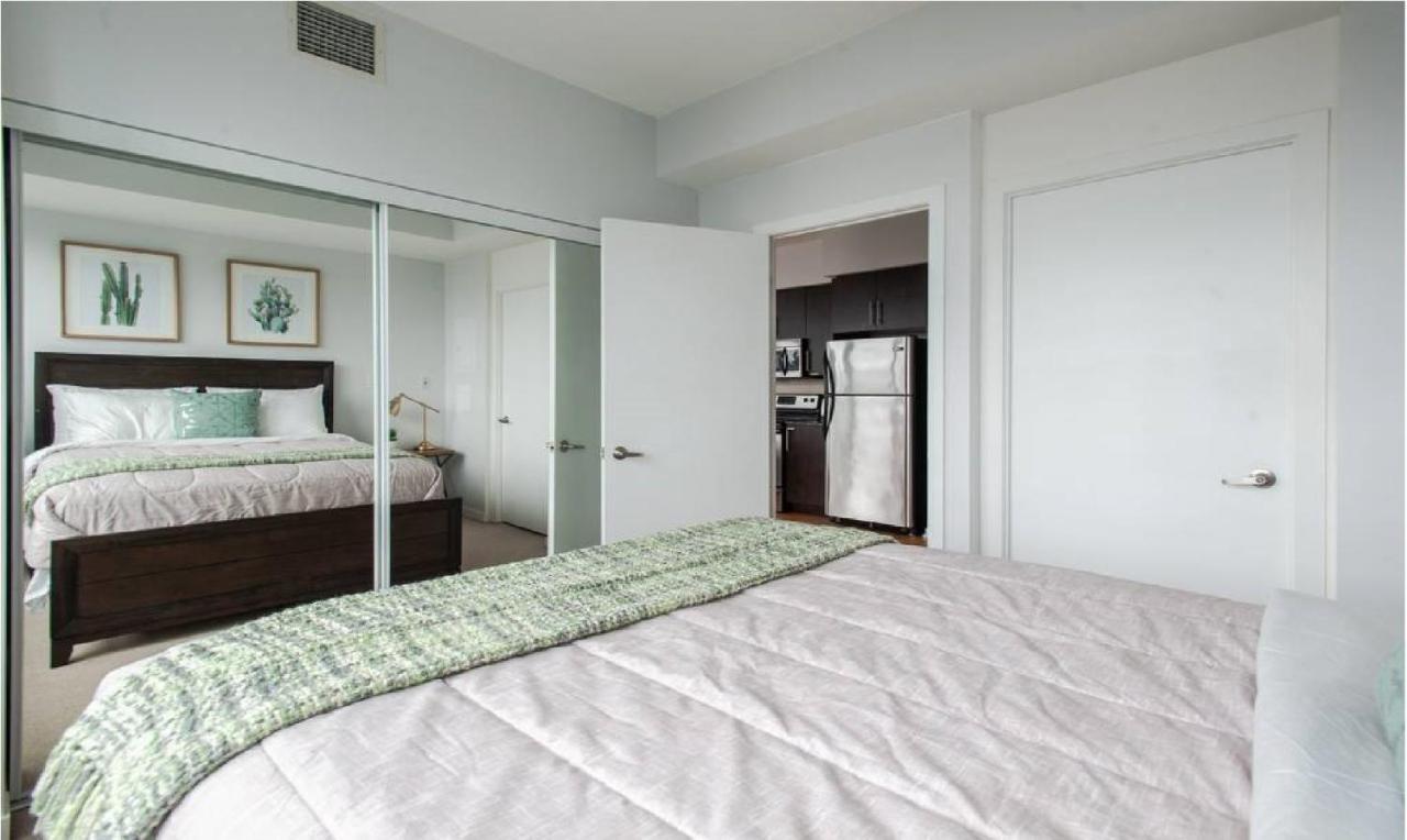 Toronto Downtown Core Two Bedroom Condo With Cn Tower View, Free Parking Exterior photo