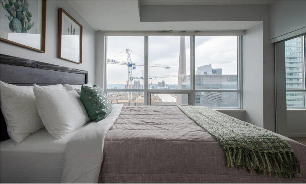 Toronto Downtown Core Two Bedroom Condo With Cn Tower View, Free Parking Exterior photo